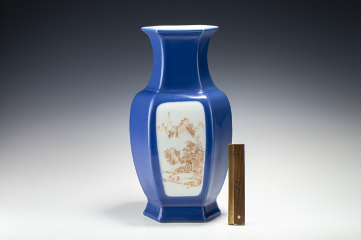 古玩陶瓷民國(guó)·藍(lán)釉開(kāi)窗粉彩山水人物紋六方瓶拍賣，當(dāng)前價(jià)格0元
