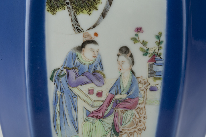 古玩陶瓷民國(guó)·藍(lán)釉開(kāi)窗粉彩山水人物紋六方瓶拍賣，當(dāng)前價(jià)格0元