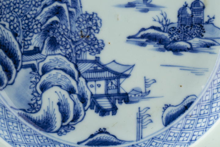 古玩陶瓷清乾隆·青花山水人物紋八方盤(pán)拍賣(mài),當(dāng)前價(jià)格248元