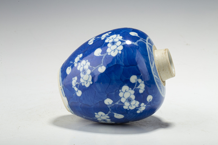 古玩陶瓷清晚·青花留白冰梅紋罐拍賣,當前價格376元