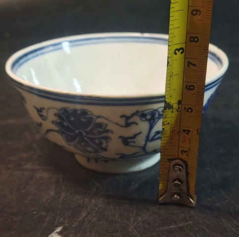 古玩陶瓷青花纏枝花卉紋碗真品鑒賞圖