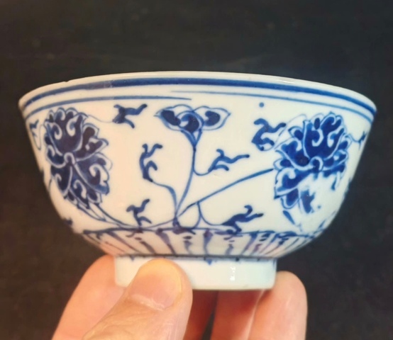 古玩陶瓷青花纏枝花卉紋碗真品鑒賞圖