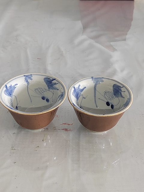 古玩陶瓷外紫金釉內青花杯真品鑒賞圖