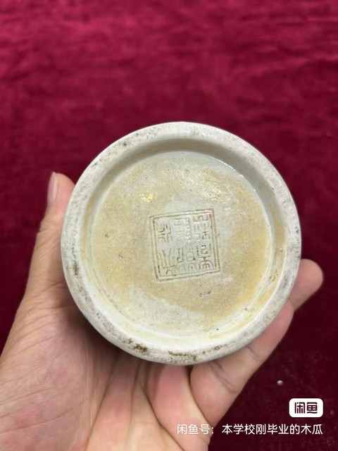 古玩陶瓷素三彩貼塑馬上封侯圖筆筒真品鑒賞圖