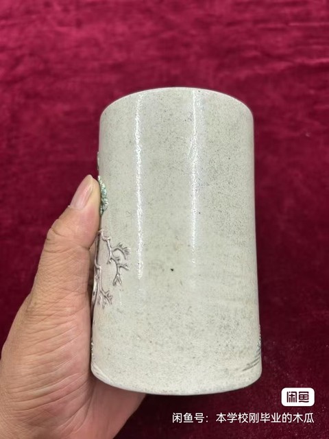 古玩陶瓷素三彩貼塑馬上封侯圖筆筒真品鑒賞圖