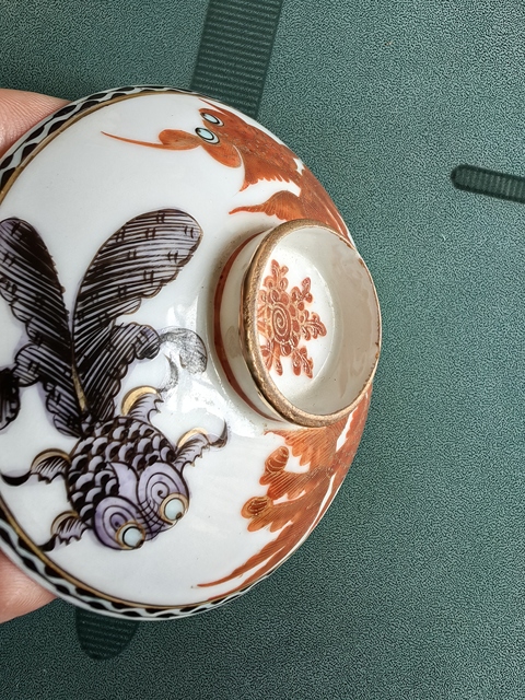 古玩陶瓷民國廣彩魚藻紋蓋碗真品鑒賞圖