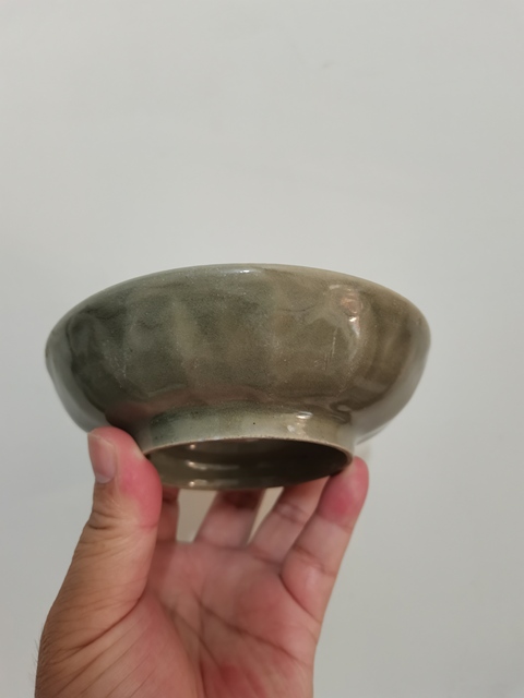 古玩陶瓷龍泉青瓷刻仰蓮紋盤真品鑒賞圖