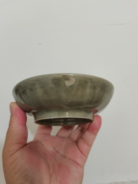 古玩陶瓷龍泉青瓷刻仰蓮紋盤真品鑒賞圖
