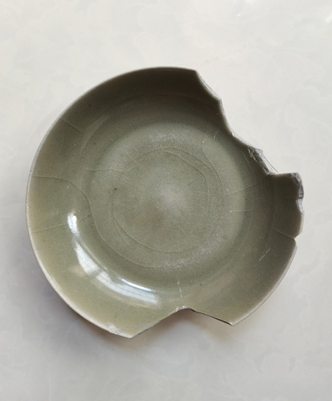 古玩陶瓷龍泉青瓷刻仰蓮紋盤真品鑒賞圖