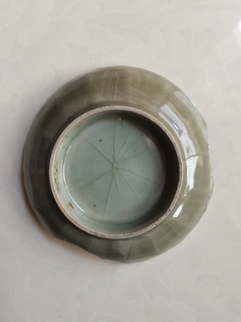 古玩陶瓷龍泉青瓷刻仰蓮紋盤真品鑒賞圖