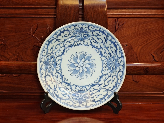 古玩陶瓷清嘉慶?青花淡描纏枝花卉紋盤(細路、款正)拍賣,當前價格888元