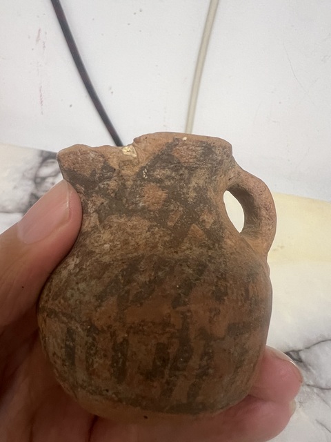 古玩陶瓷馬家窯水杯真品鑒賞圖
