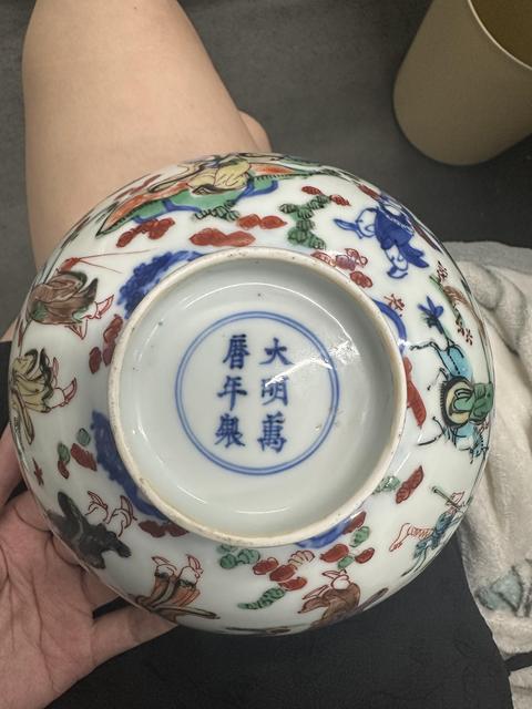 古玩陶瓷明萬歷 五彩人物紋碗真品鑒賞圖