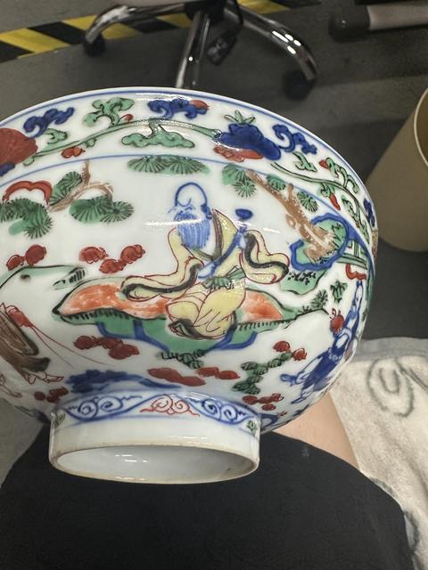 古玩陶瓷明萬歷 五彩人物紋碗真品鑒賞圖