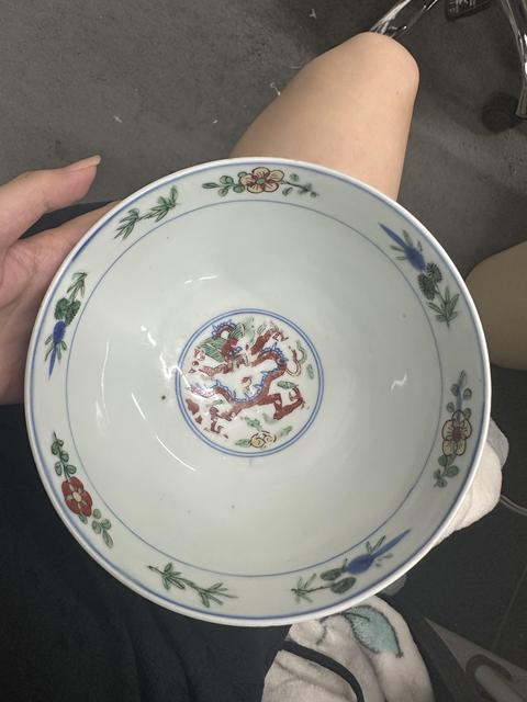 古玩陶瓷明萬歷 五彩人物紋碗真品鑒賞圖