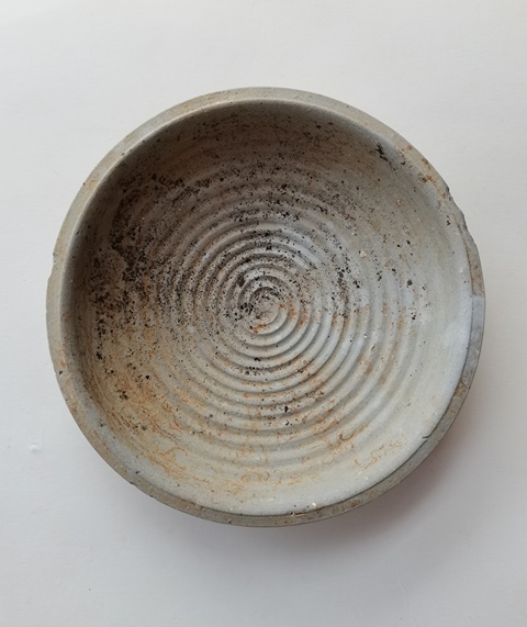 古玩陶瓷越窯原始青瓷弦紋盤拍賣,當前價格0元