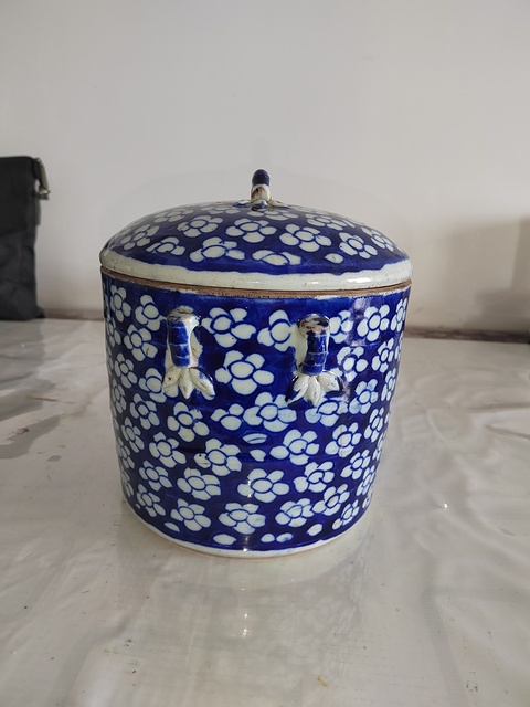 古玩陶瓷青花留白梅紋四系粥罐真品鑒賞圖