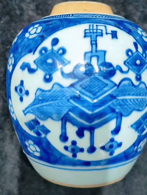 古玩陶瓷青花留白冰梅紋開(kāi)光博古圖蓋罐真品鑒賞圖