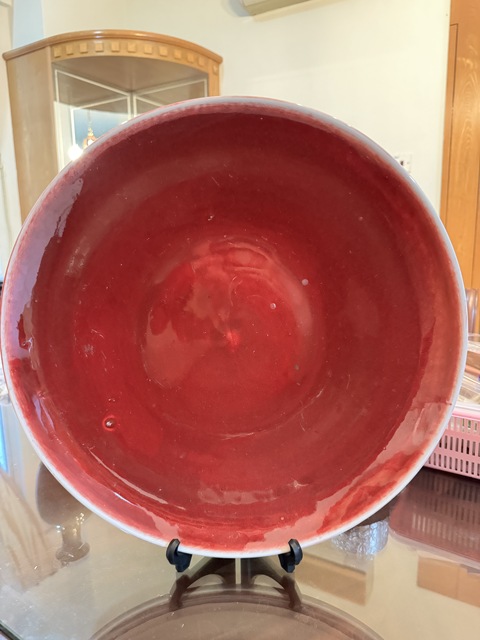 古玩陶瓷紅釉盤真品鑒賞圖