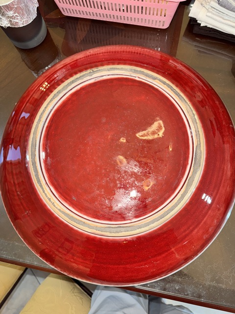 古玩陶瓷紅釉盤真品鑒賞圖