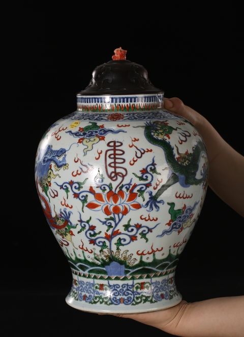 古玩陶瓷斗彩龍紋罐真品鑒賞圖
