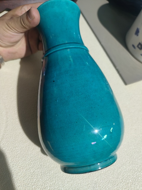 古玩陶瓷孔雀藍釉尊瓶真品鑒賞圖