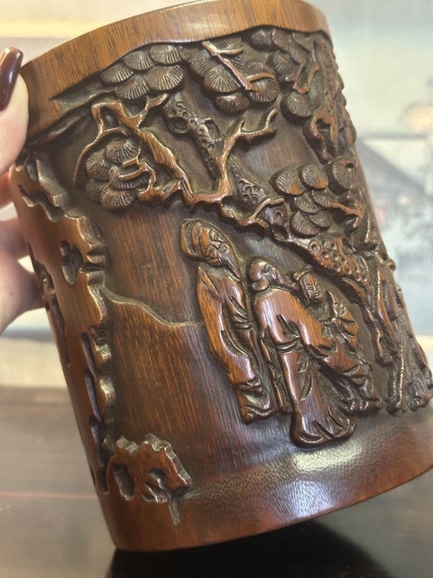 古玩雜項(xiàng)竹雕筆筒真品鑒賞圖