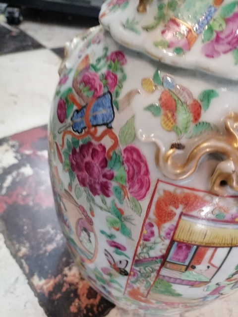 古玩陶瓷廣彩人物故事貼塑蟠螭龍紋花口瓶真品鑒賞圖