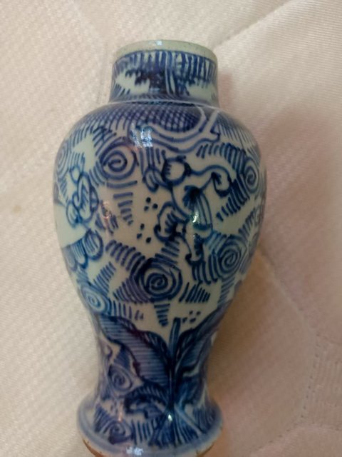 古玩陶瓷青花嬰戲紋線描雞腿蓋瓶真品鑒賞圖