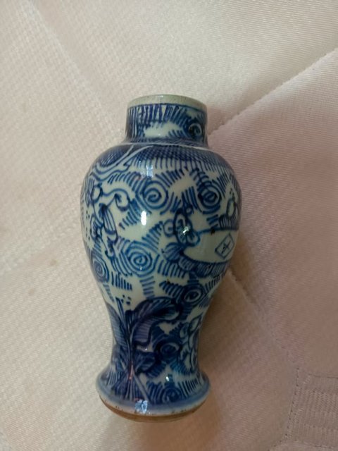古玩陶瓷青花嬰戲紋線描雞腿蓋瓶真品鑒賞圖