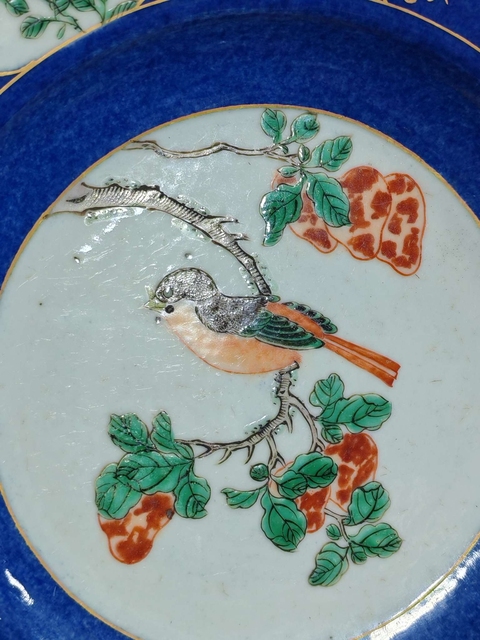 古玩陶瓷灑藍開光五彩花鳥紋盤真品鑒賞圖