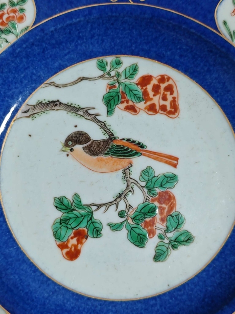 古玩陶瓷灑藍開光五彩花鳥紋盤真品鑒賞圖