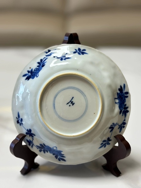 古玩陶瓷花卉紋青花盤真品鑒賞圖