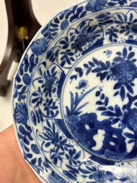 古玩陶瓷花卉紋青花盤真品鑒賞圖