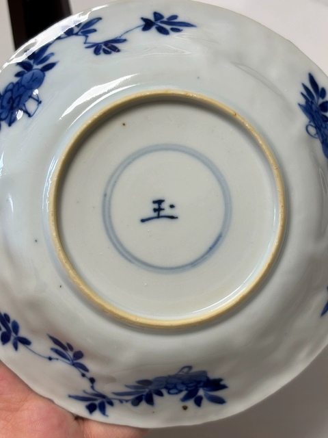 古玩陶瓷花卉紋青花盤真品鑒賞圖