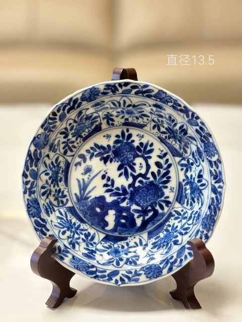 古玩陶瓷花卉紋青花盤真品鑒賞圖