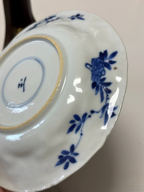 古玩陶瓷花卉紋青花盤真品鑒賞圖