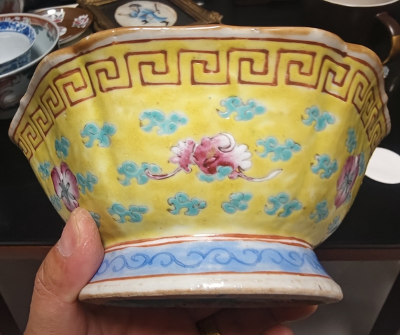 古玩陶瓷同治細路粉彩花口貢碗真品鑒賞圖
