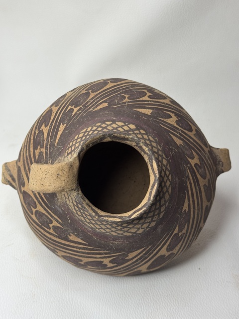古玩陶瓷馬家窯·馬廠類型網格條紋三耳壺真品鑒賞圖