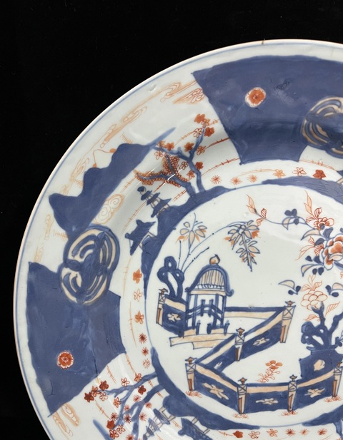 古玩陶瓷青花礬紅描金花卉山水紋盤真品鑒賞圖