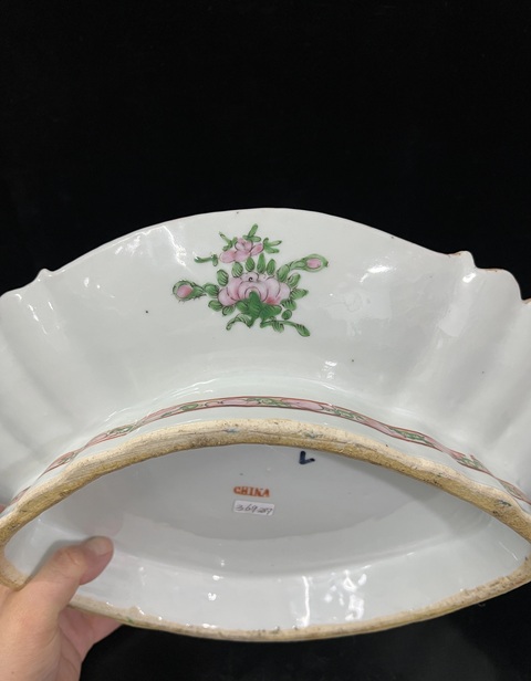 古玩陶瓷廣彩開(kāi)窗花鳥(niǎo)人物海棠大供盤(pán)拍賣(mài),當(dāng)前價(jià)格3888元