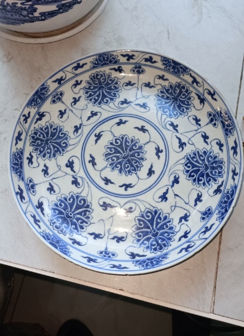 古玩陶瓷晚清青花纏枝蓮紋盤真品鑒賞圖