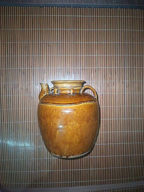 古玩陶瓷醬黃釉執(zhí)壺真品鑒賞圖