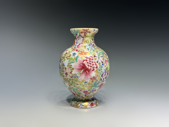 古玩陶瓷民國·金地粉彩百花不漏地紋瓶真品鑒賞圖