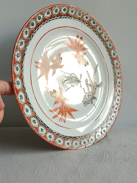 古玩陶瓷礬紅墨彩金魚紋盤真品鑒賞圖
