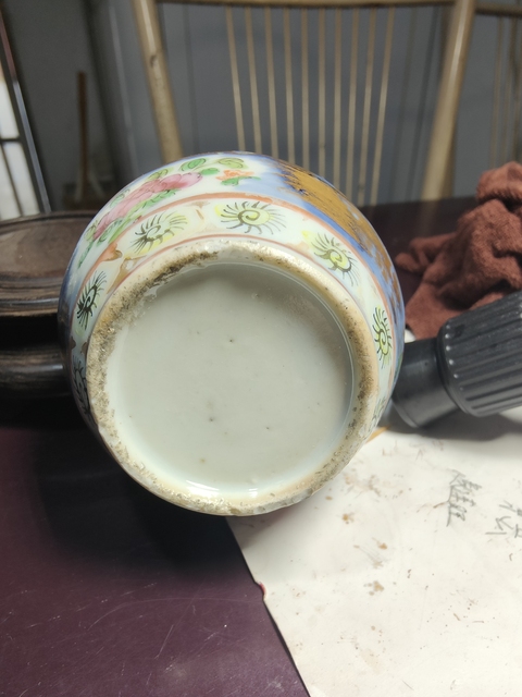 古玩陶瓷廣彩長頸瓶真品鑒賞圖
