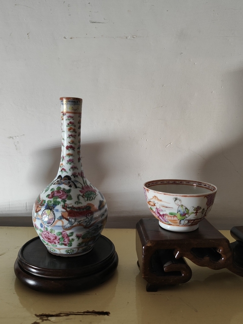 古玩陶瓷廣彩長頸瓶真品鑒賞圖