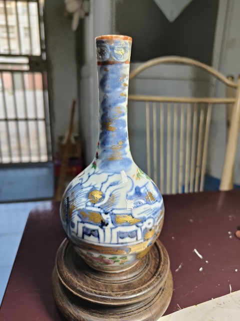古玩陶瓷廣彩長頸瓶真品鑒賞圖