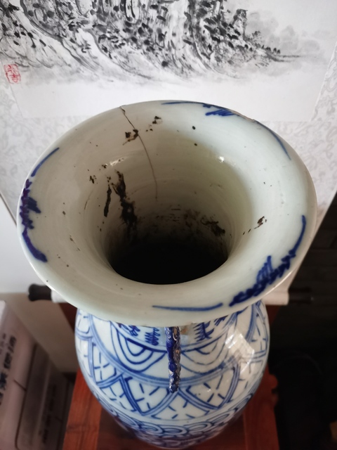 古玩陶瓷纏枝花囍字紋青花瓶真品鑒賞圖