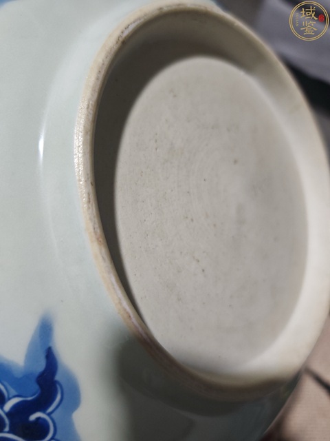 古玩陶瓷過墻龍紋青花盤真品鑒賞圖